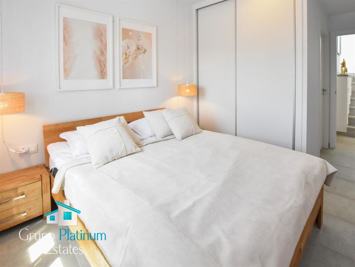 Image No.15-2 Bed Property for sale