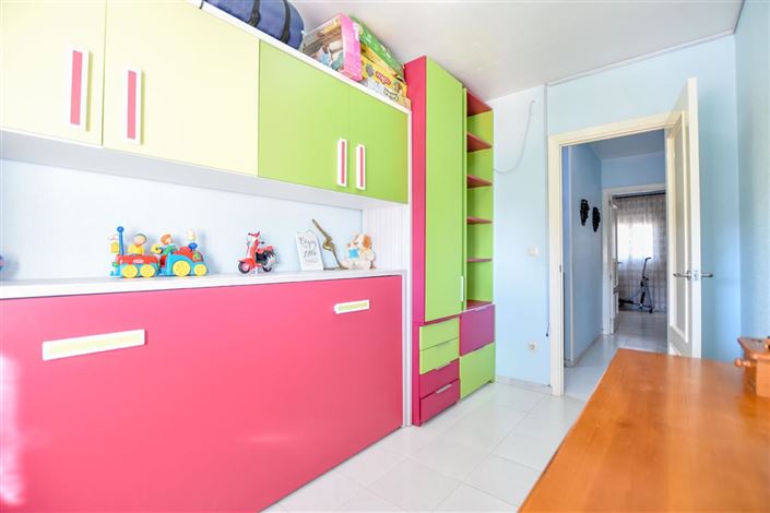 Image No.17-3 Bed Property for sale