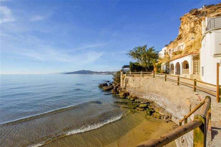 Image No.35-3 Bed Property for sale