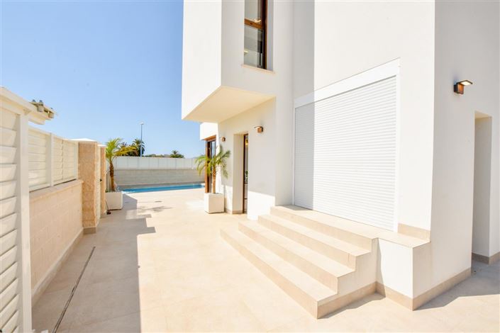 Image No.10-3 Bed Villa for sale