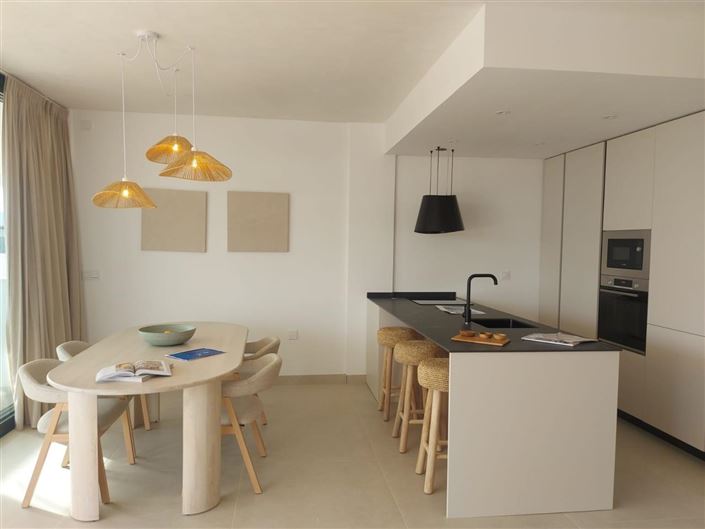 Image No.11-2 Bed Property for sale