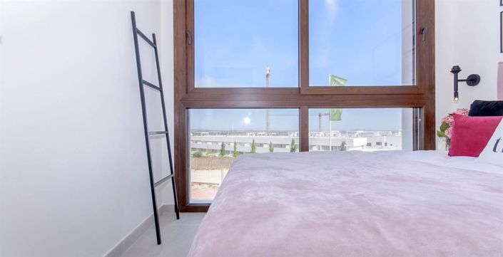 Image No.19-3 Bed Property for sale