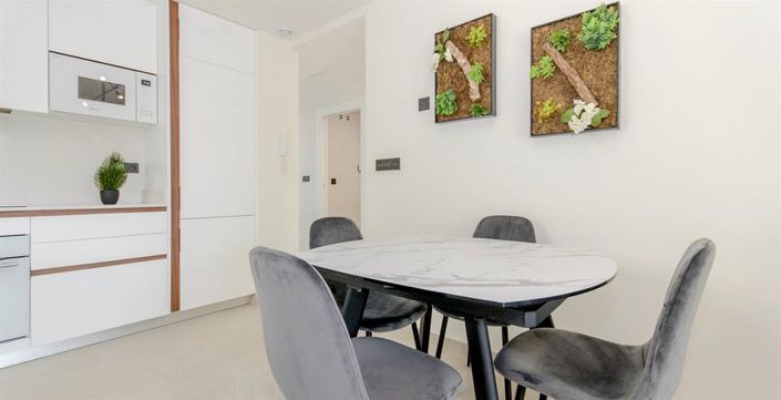 Image No.8-3 Bed Property for sale