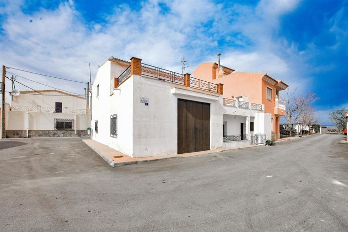 Image No.1-4 Bed Property for sale