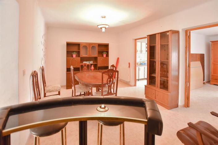 Image No.11-4 Bed Property for sale