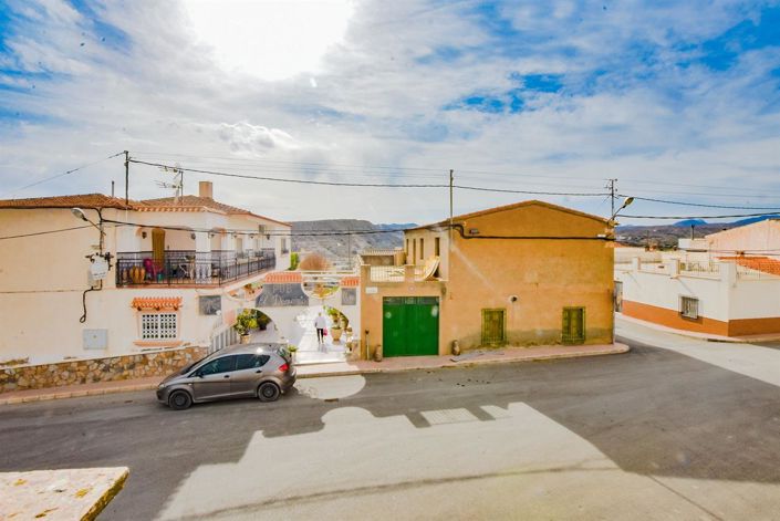 Image No.19-4 Bed Property for sale