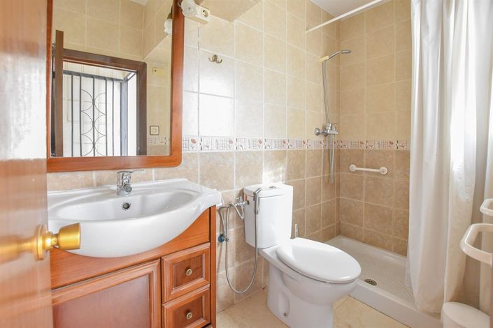 Image No.3-4 Bed Property for sale