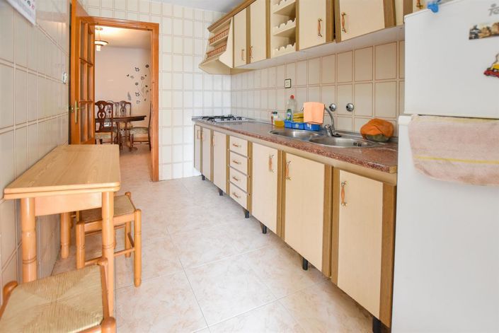 Image No.4-4 Bed Property for sale