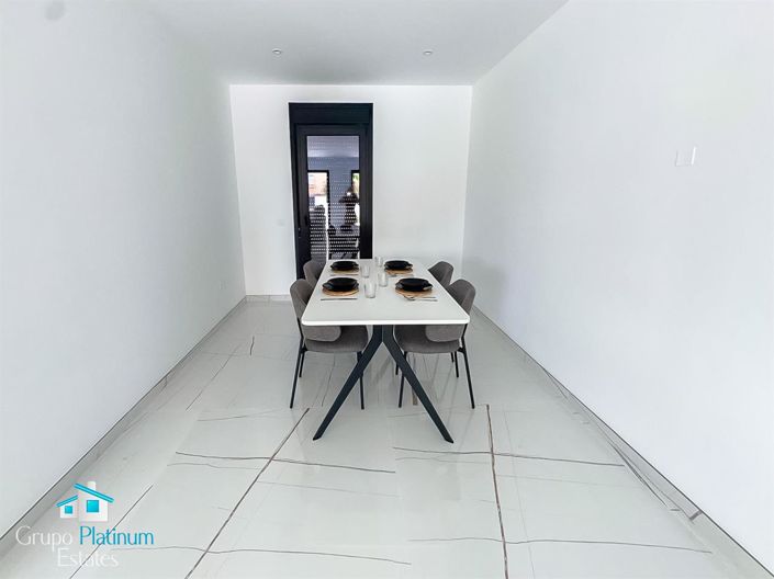 Image No.10-2 Bed Villa for sale