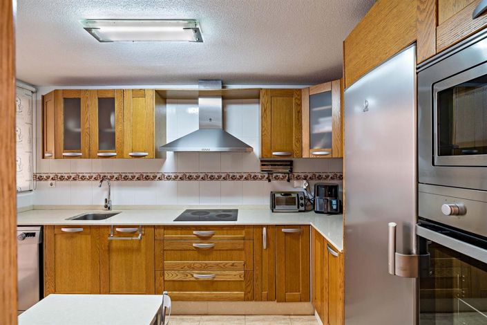 Image No.10-4 Bed Property for sale