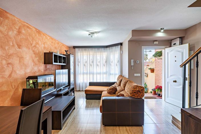 Image No.2-4 Bed Property for sale