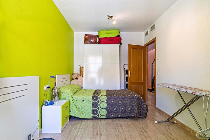 Image No.17-4 Bed Property for sale