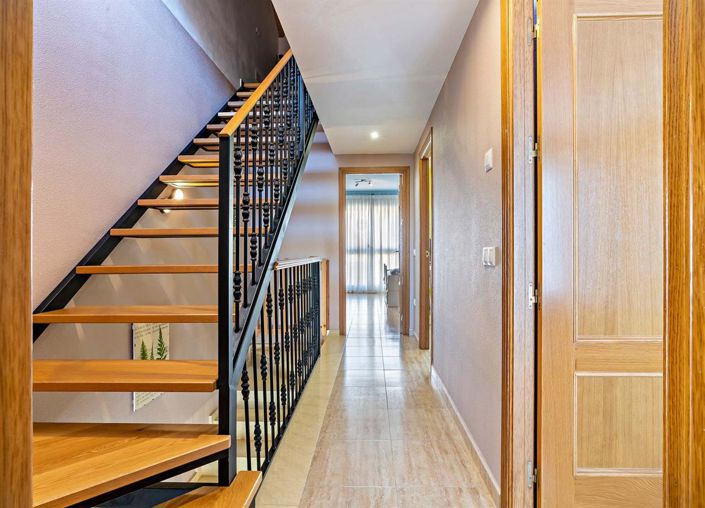 Image No.27-4 Bed Property for sale