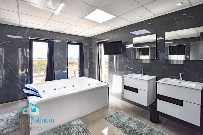 Image No.15-3 Bed Villa for sale