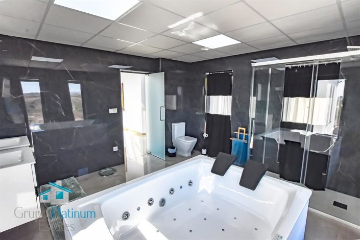 Image No.17-3 Bed Villa for sale