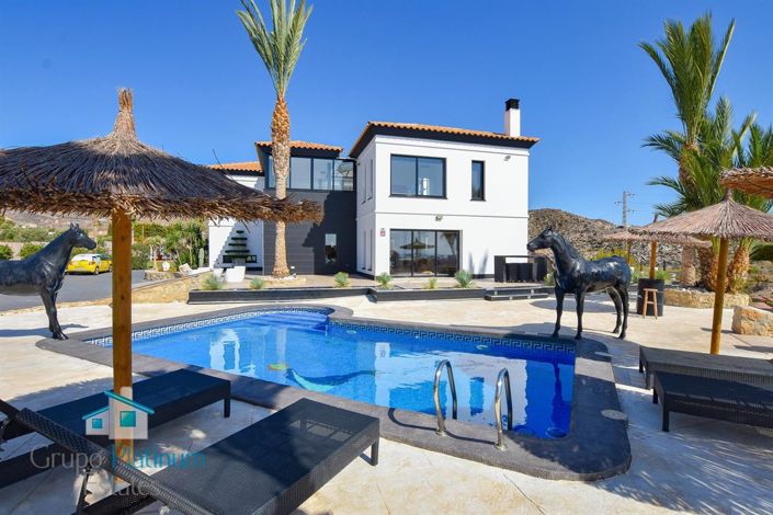 Image No.2-3 Bed Villa for sale