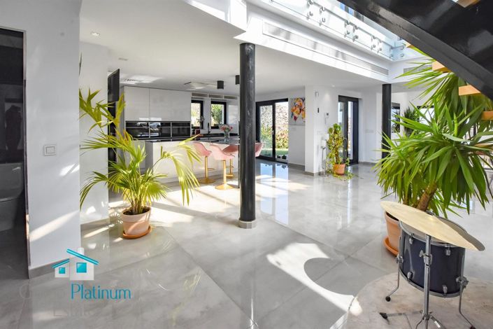 Image No.3-3 Bed Villa for sale