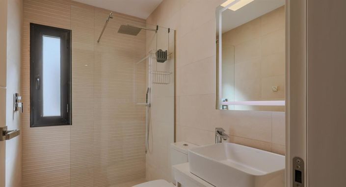 Image No.6-3 Bed Property for sale