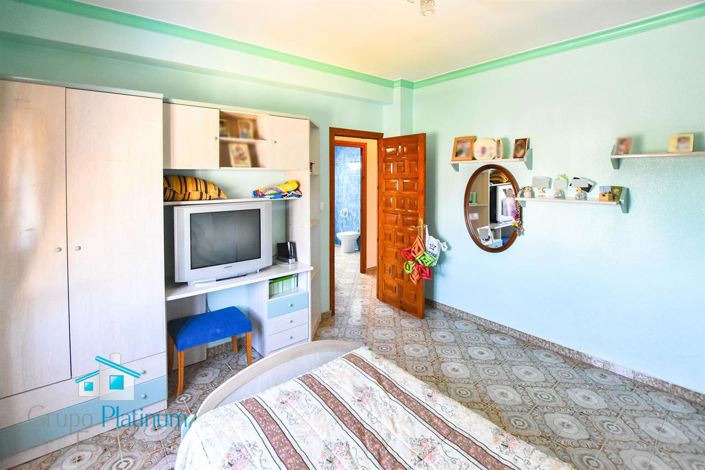 Image No.19-3 Bed Property for sale