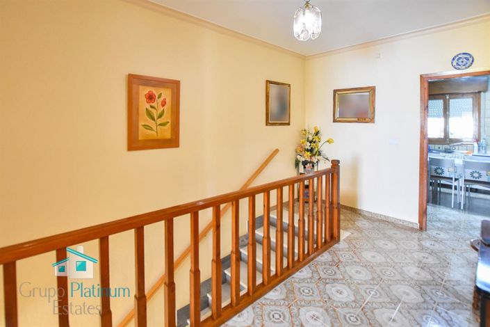 Image No.8-3 Bed Property for sale