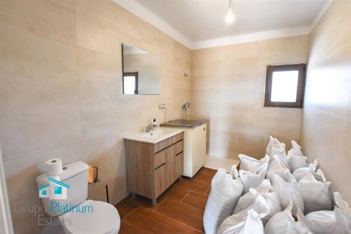 Image No.12-5 Bed Villa for sale