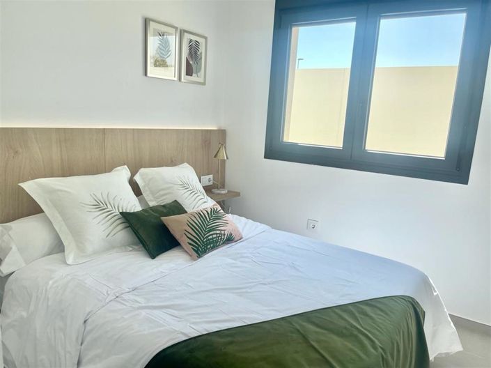 Image No.8-3 Bed Property for sale