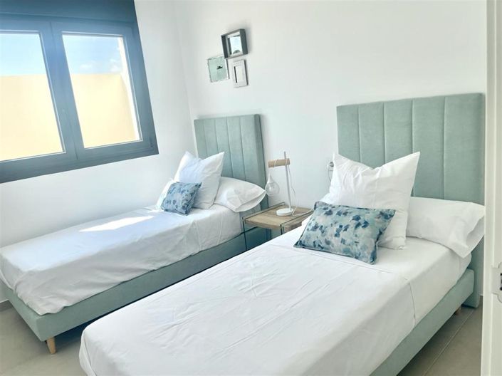 Image No.3-2 Bed Property for sale