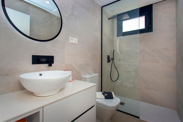 Image No.10-3 Bed Property for sale