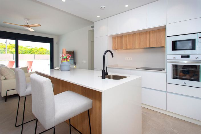 Image No.5-3 Bed Property for sale