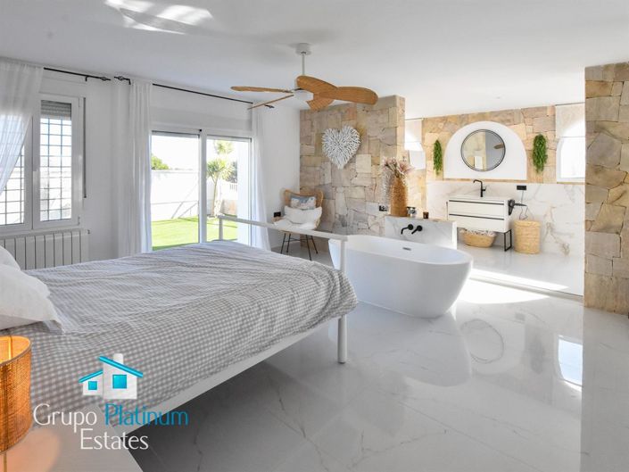 Image No.24-4 Bed Villa for sale