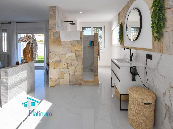 Image No.26-4 Bed Villa for sale