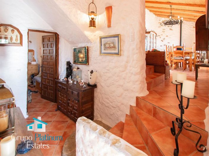 Image No.12-4 Bed Villa for sale