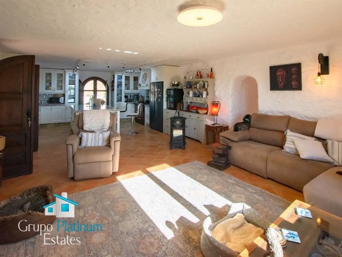 Image No.10-4 Bed Villa for sale