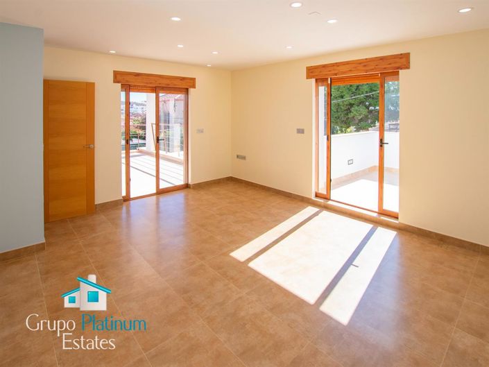 Image No.20-5 Bed Villa for sale