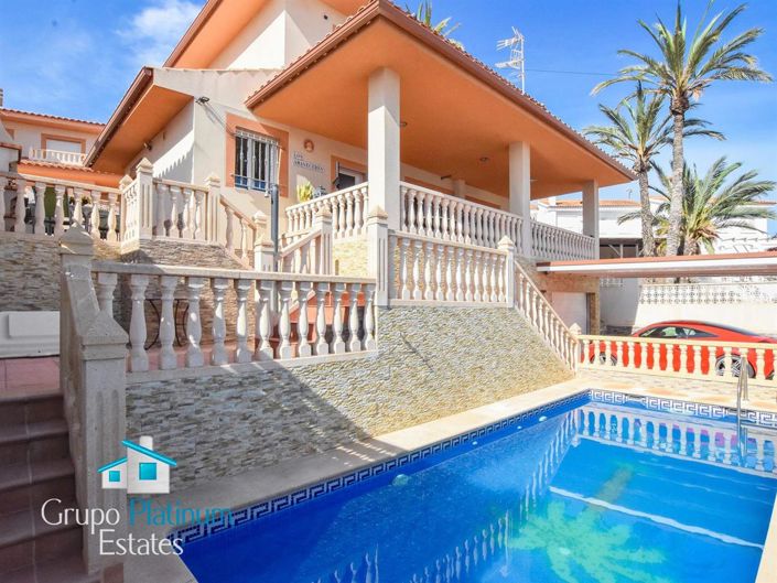 Image No.1-4 Bed Villa for sale