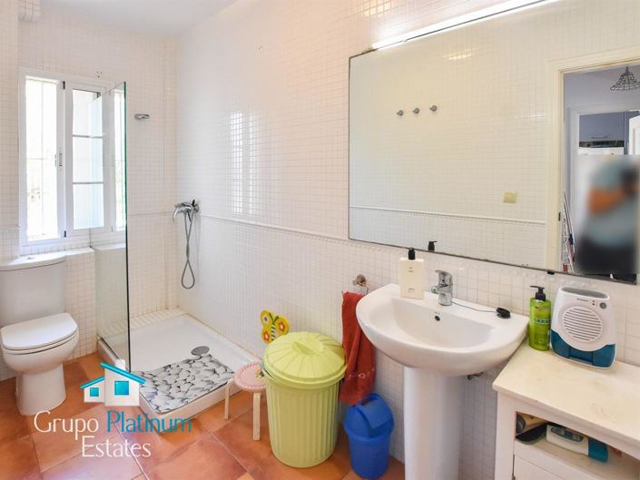 Image No.12-3 Bed Property for sale