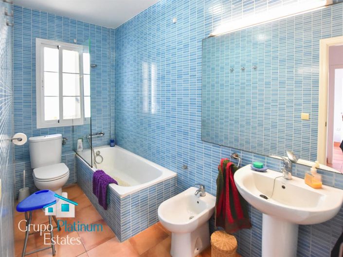 Image No.13-3 Bed Property for sale