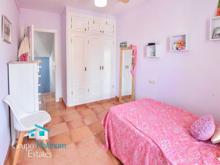 Image No.15-3 Bed Property for sale