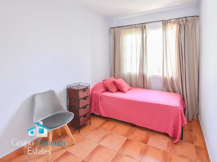 Image No.20-3 Bed Property for sale