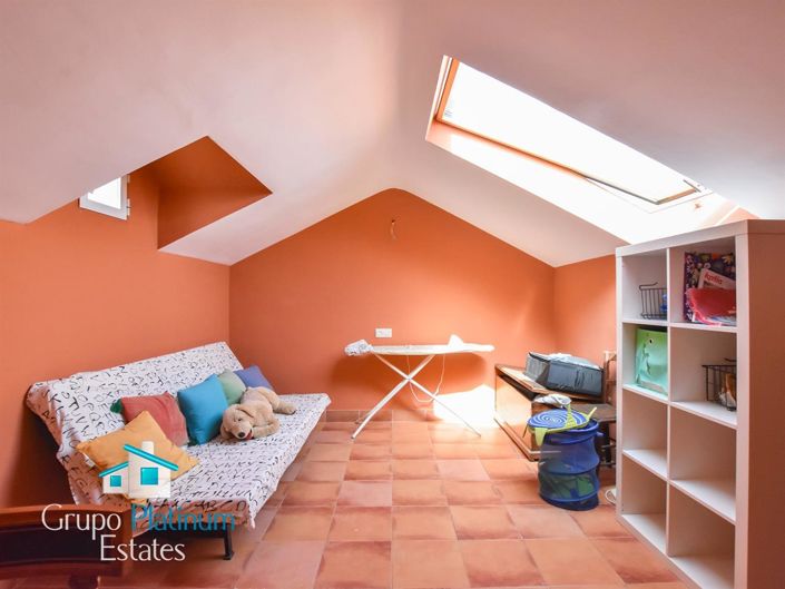 Image No.21-3 Bed Property for sale