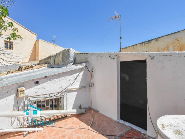 Image No.12-2 Bed Property for sale