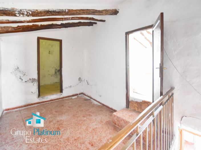 Image No.13-2 Bed Property for sale