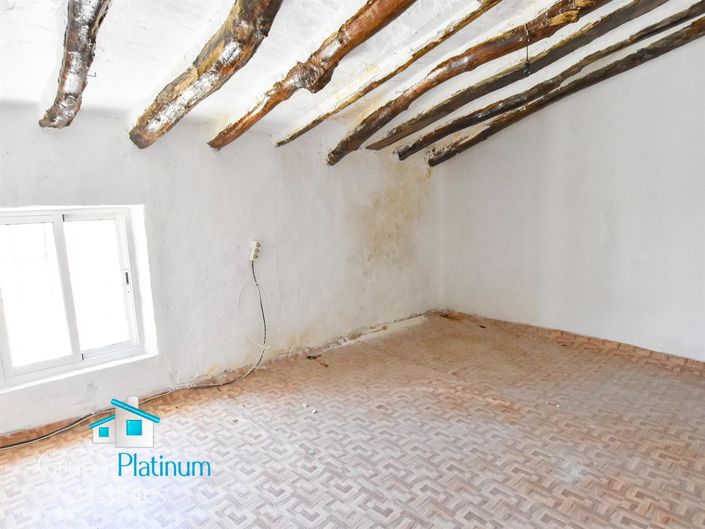 Image No.15-2 Bed Property for sale