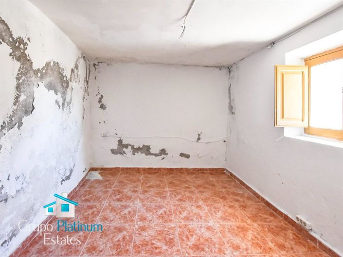 Image No.8-2 Bed Property for sale