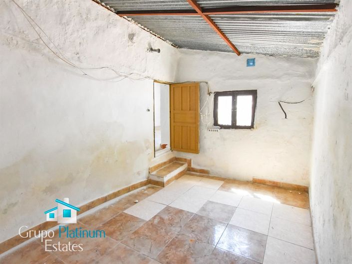 Image No.9-2 Bed Property for sale