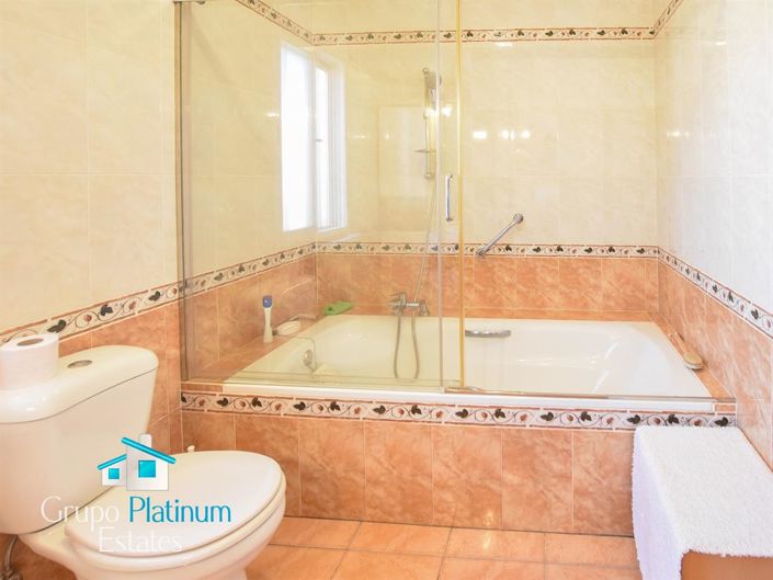 Image No.11-4 Bed Villa for sale