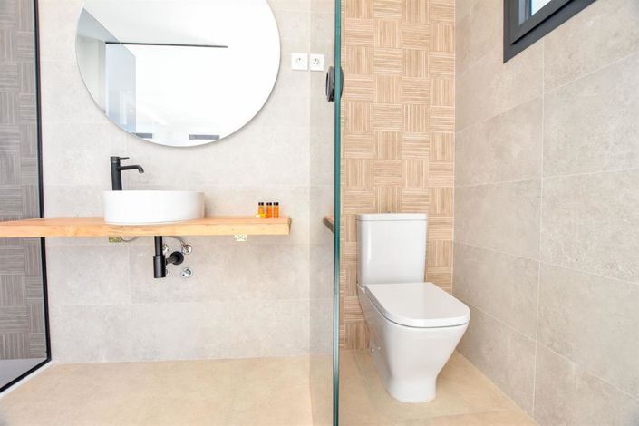 Image No.11-2 Bed Property for sale