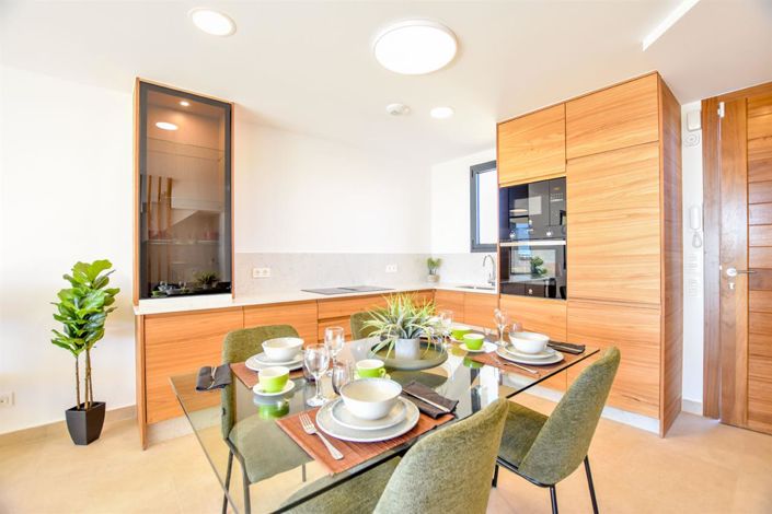 Image No.11-2 Bed Property for sale