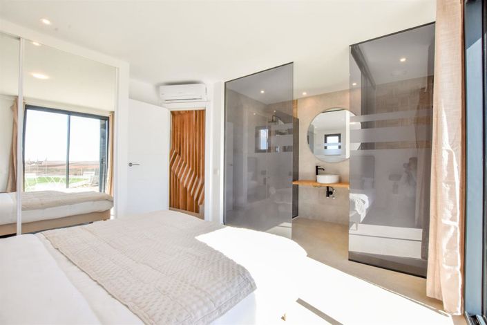 Image No.27-2 Bed Property for sale