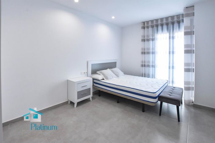 Image No.13-3 Bed Property for sale